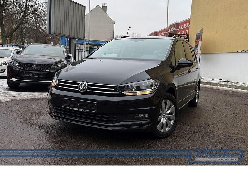 Gebraucht VW Touran Comfortline 150 PS (110 kW) 2020 Schwarz Van / Kleinbus