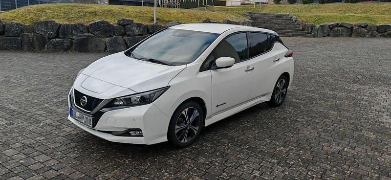Weiß Gebraucht 2019 Nissan Leaf N-Connecta Kleinwagen | 10.500 € (Guter Preis) - Bild 1/4