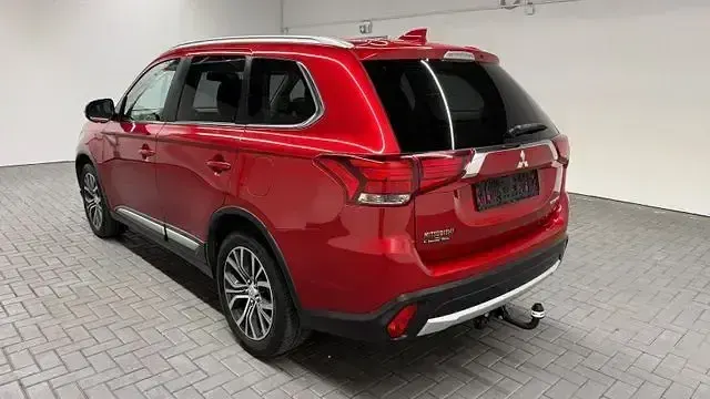 Gebraucht Mitsubishi Outlander 150 PS (110 kW) 2017 Karminrotmet. SUV