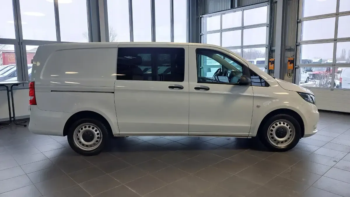 Gebraucht Mercedes Vito 163 PS (119 kW) 2022 Arktikweiß Van