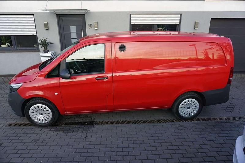 Gebraucht Mercedes Vito 179 PS (131 kW) 2017 Jupiterrot Van