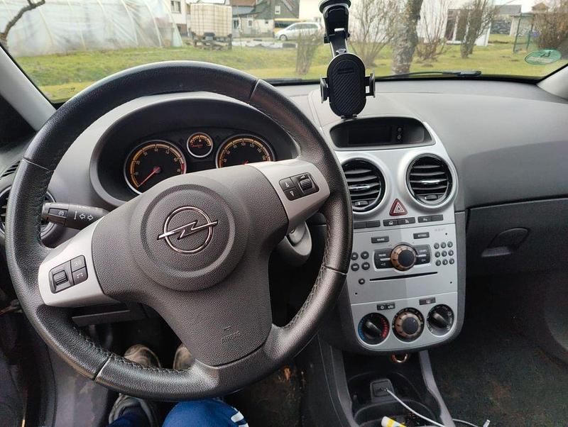 Gebraucht Opel Corsa Innovation 101 PS (74 kW) 2011 Schwarz Kleinwagen