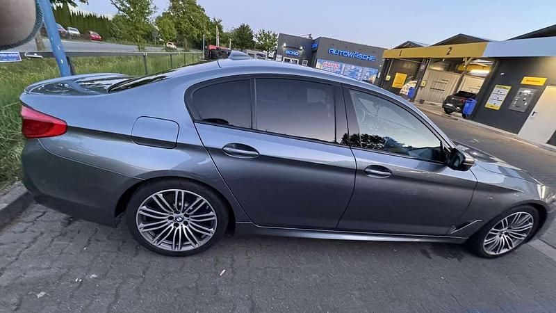 Gebraucht BMW M550 400 PS (294 kW) 2019 Blau Limousine