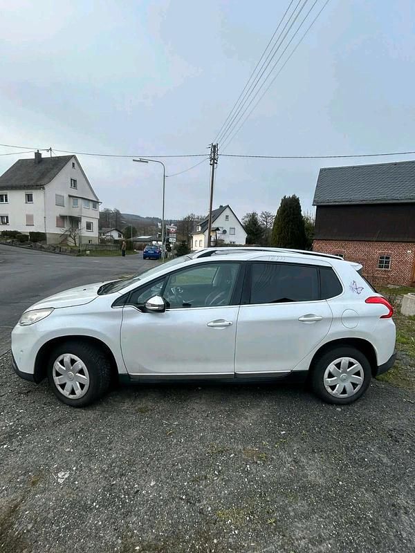 Gebraucht Peugeot 2008 120 PS (88 kW) 2015 Weiß SUV