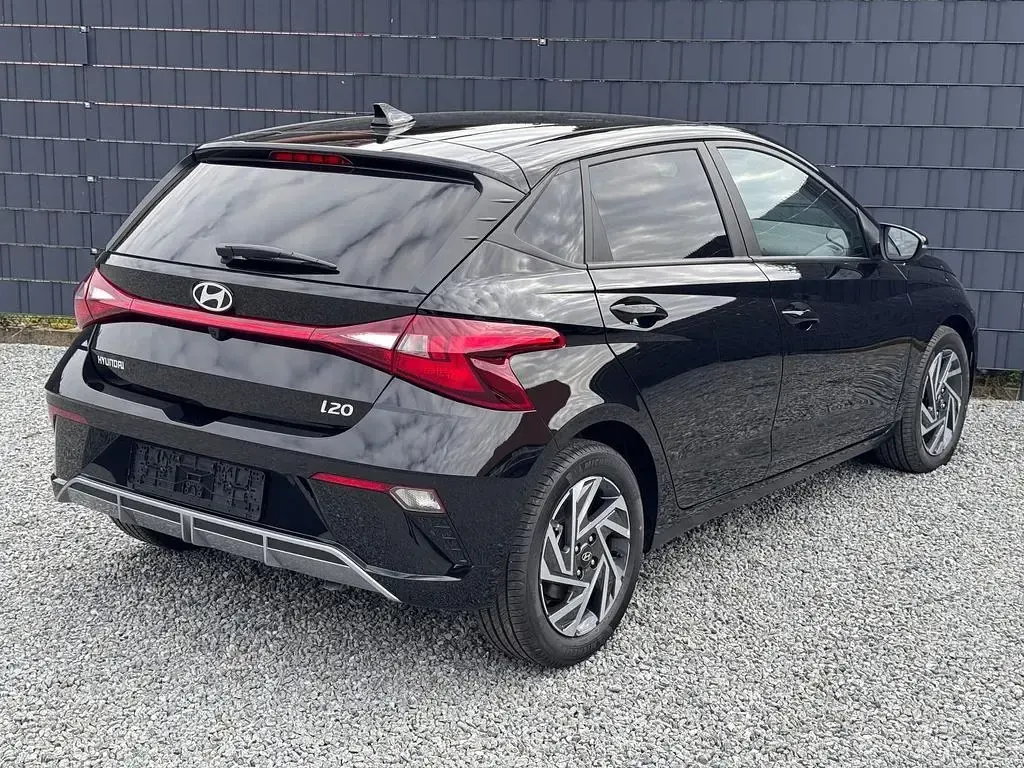 Neu Hyundai i20 90 PS (66 kW) 2026 Schwarz Kleinwagen