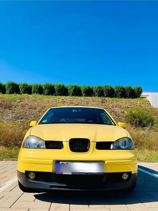 Gelb Gebraucht 2001 Seat Arosa Kleinwagen | 2.000 € - Bild 1/4
