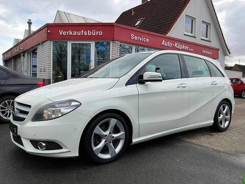 Gebraucht Mercedes B180 122 PS (89 kW) 2013 Weiß Van / Kleinbus