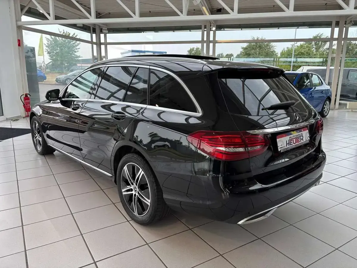 Gebraucht Mercedes C220 194 PS (142 kW) 2020 Schwarz Limousine