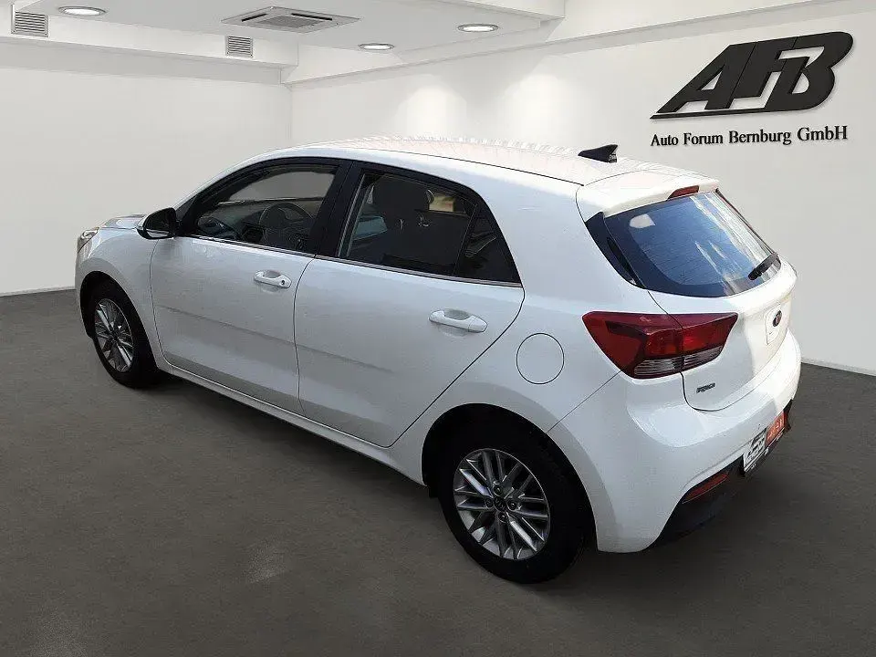 Gebraucht Kia Rio DREAM-TEAM Edition 84 PS (61 kW) 2020 Weiß Limousine