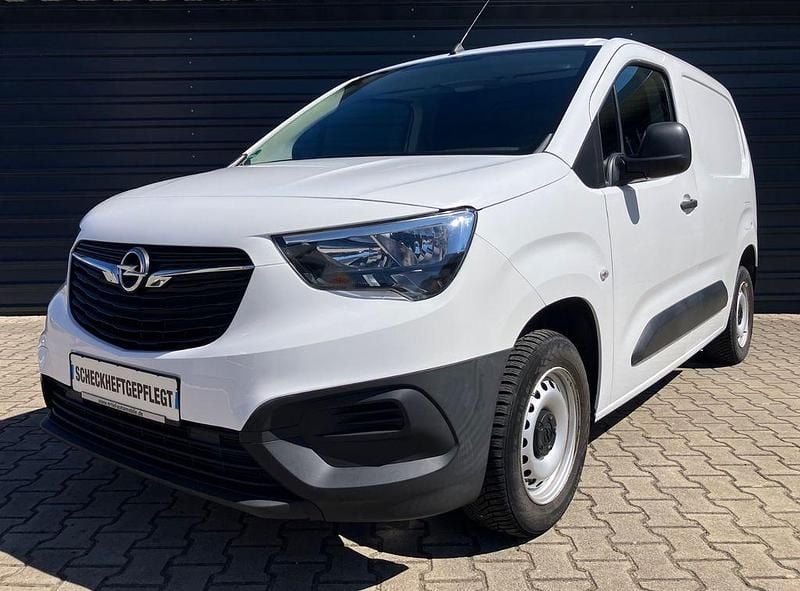 Weiß Gebraucht 2019 Opel Combo Selection Van / Kleinbus | 8.900 € (Guter Preis) - Bild 1/4