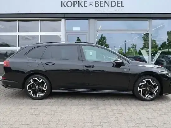Gebraucht VW Golf VIII R-line 150 PS (110 kW) 2025 Grenadillschwarz metallic (metallic) Kombi