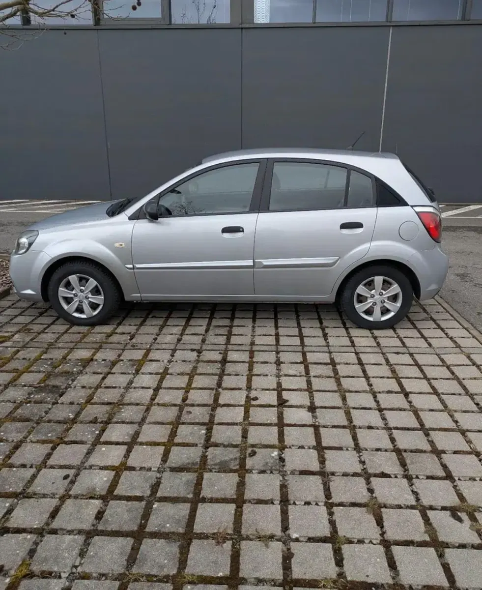 Gebraucht Kia Rio 97 PS (71 kW) 2011 Grau Kleinwagen