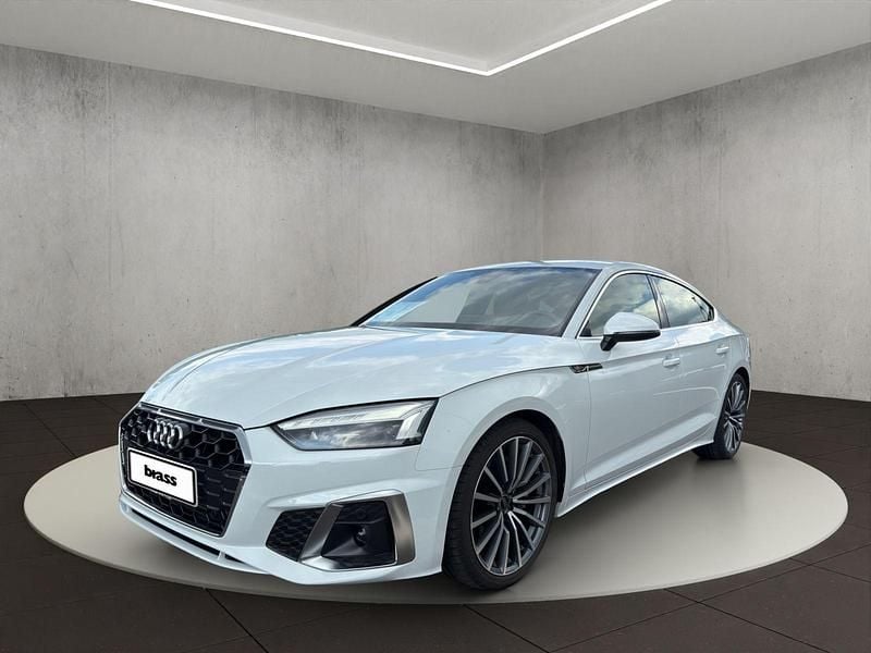 Gletscherweiß metallic Gebraucht 2023 Audi A5 Sportback S-Line Limousine | 38.800 € (Guter Preis) - Bild 1/4