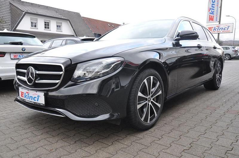 Gebraucht Mercedes E300 194 PS (142 kW) 2020 Schwarz Kombi