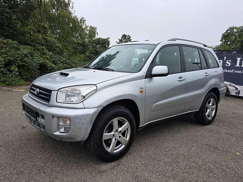 Silver metallic / silver ash Gebraucht 2002 Toyota RAV4 SUV | 2.190 € (Guter Preis) - Bild 1/4