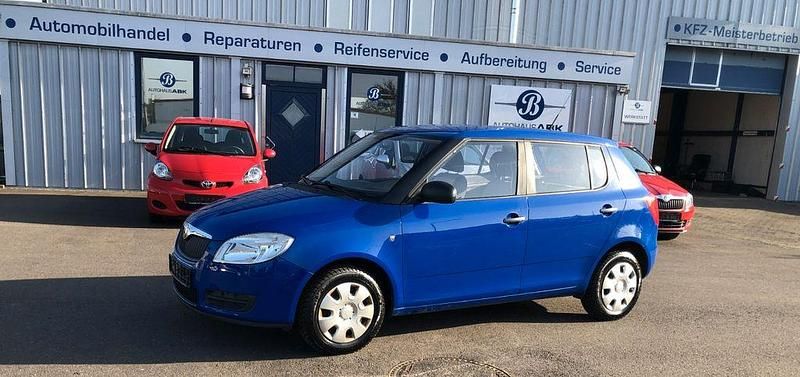 Gebraucht Skoda Fabia 60 PS (44 kW) 2010 Blau Limousine