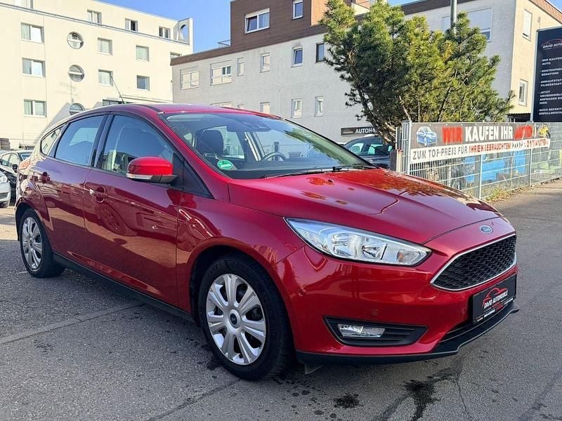 Gebraucht Ford Focus Business Edition 125 PS (91 kW) 2016 Rot Limousine