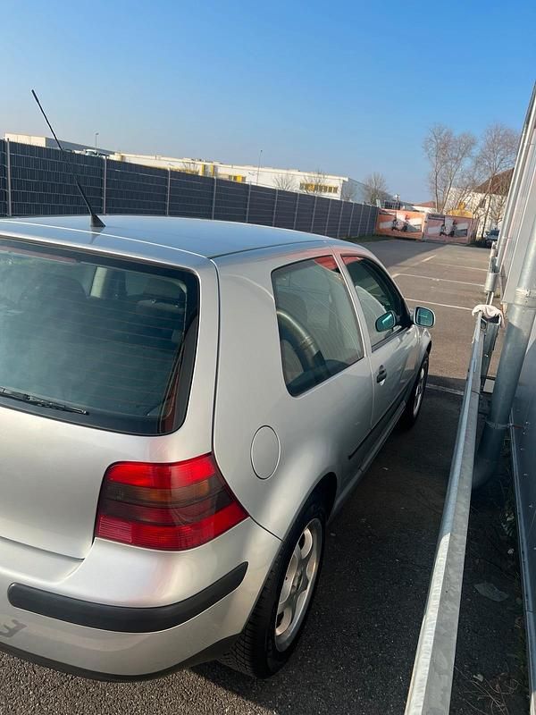 Gebraucht VW Golf IV 75 PS (55 kW) 2002 Silber Kleinwagen