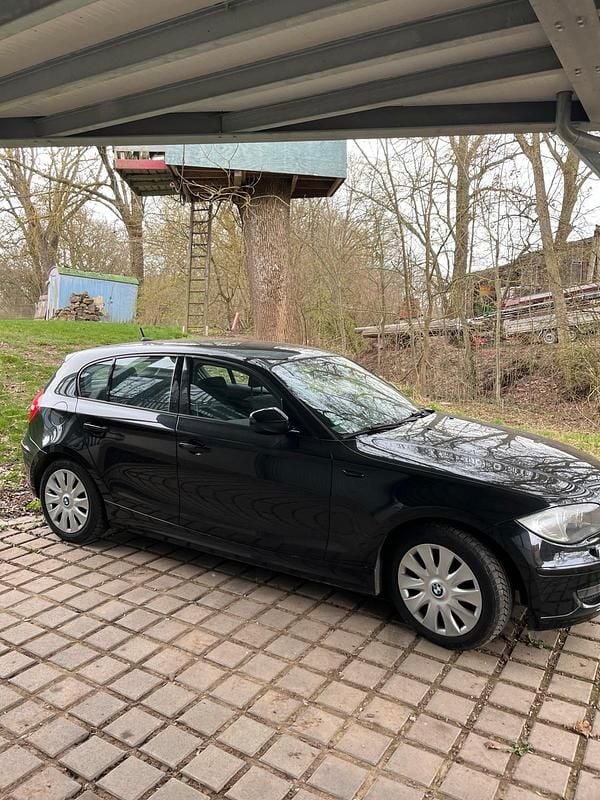 Second-hand BMW 116 122 CP (89 kW) 2010 Negru Hatchback