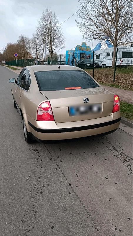 Gebraucht VW Passat 131 PS (96 kW) 2003 Beige Limousine