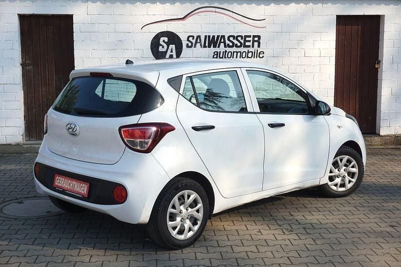 Gebraucht Hyundai i10 67 PS (49 kW) 2017 Weiß Kleinwagen