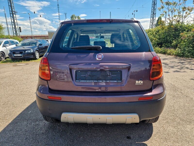 Gebraucht Fiat Sedici Easy 135 PS (99 kW) 2013 Rot SUV