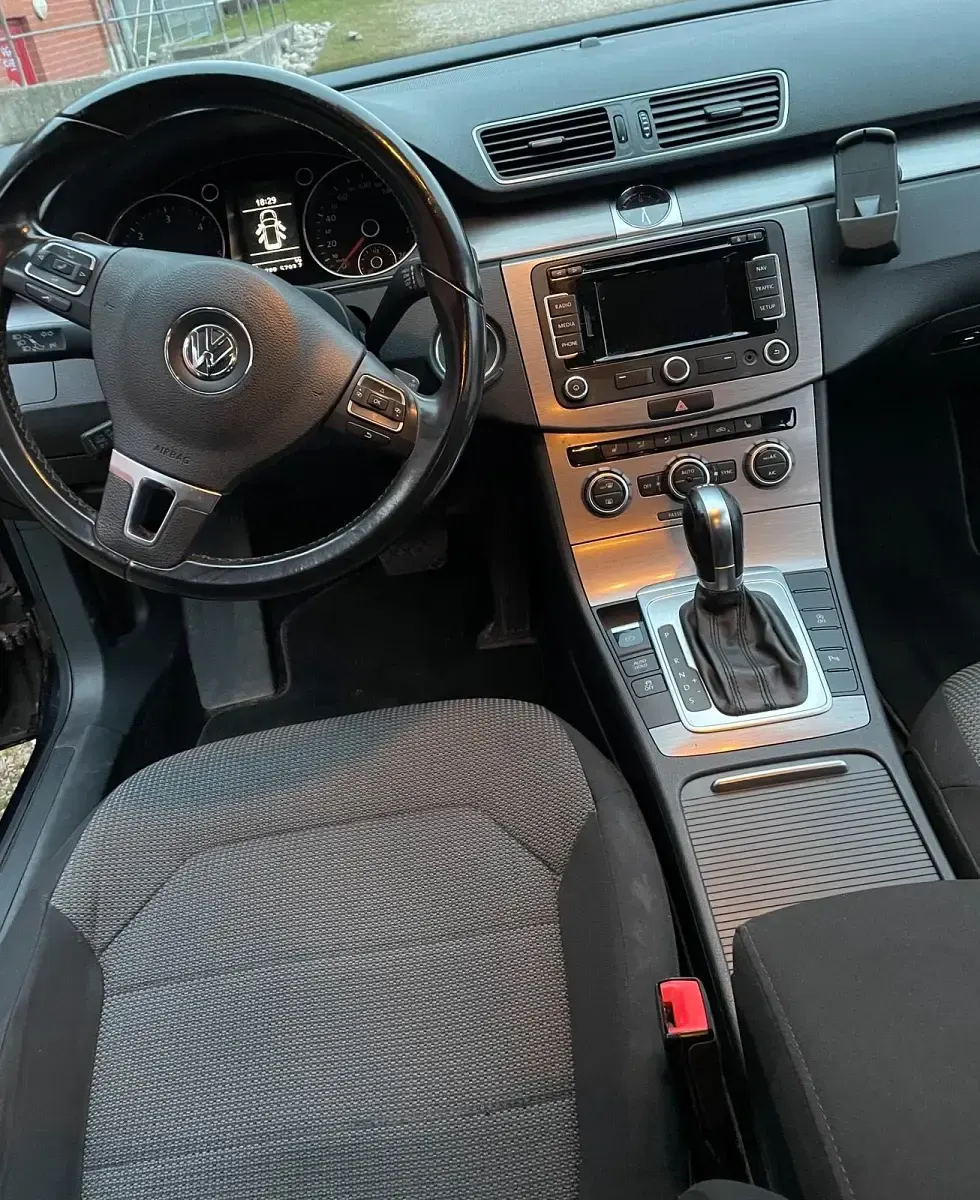 Gebraucht VW Passat Business 140 PS (102 kW) 2014 Schwarz Kombi