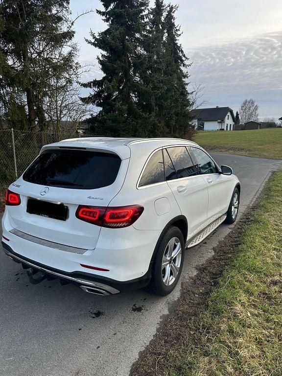 Gebraucht Mercedes GLC200 AMG line 197 PS (144 kW) 2021 Weiß SUV