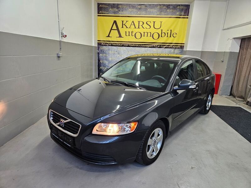 Grau Gebraucht 2010 Volvo S40 Limousine | 3.650 € (Fairer Preis) - Bild 1/4
