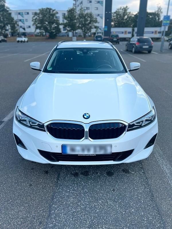Weiß Gebraucht 2022 BMW 318 Kombi | 27.500 € (Guter Preis) - Bild 1/4