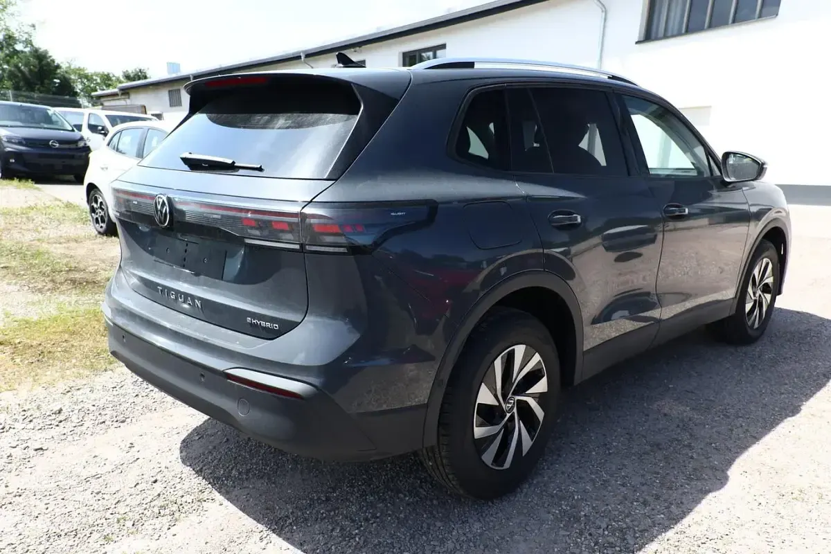 Neu VW Tiguan IQ Drive 204 PS (150 kW) 2026 Delfingrau metallic SUV