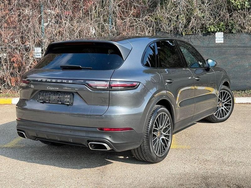 Gebraucht Porsche Cayenne 340 PS (250 kW) 2019 Grau SUV