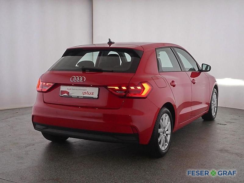 Gebraucht Audi A1 Sportback Comfort 95 PS (69 kW) 2025 Progressivrot metallic mythosschwarz met allic Kleinwagen