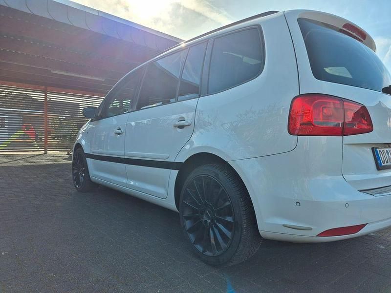 Gebraucht VW Touran Match 105 PS (77 kW) 2012 Weiß Van / Kleinbus