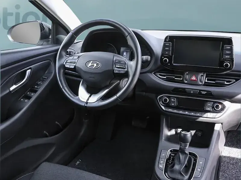 Gebraucht Hyundai i30 120 PS (88 kW) 2021 Weiß Kleinwagen