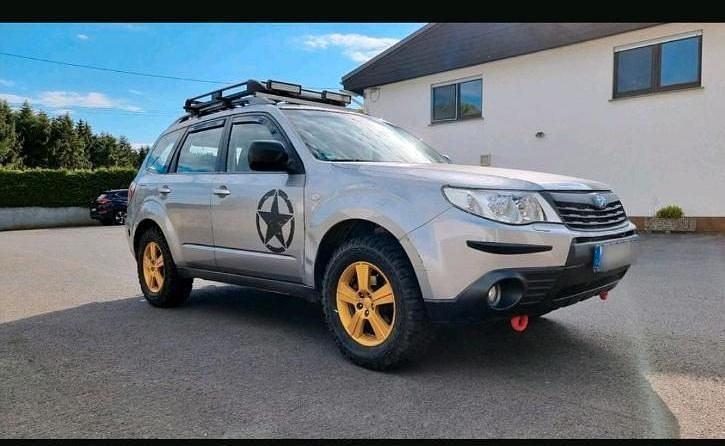 Grau Gebraucht 2008 Subaru Forester SUV | 6.490 € (Fairer Preis) - Bild 1/4