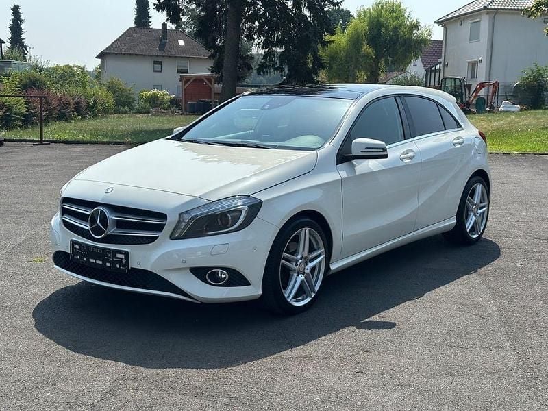 Weiß Gebraucht 2015 Mercedes A200 Limousine | 14.700 € (Guter Preis) - Bild 1/4