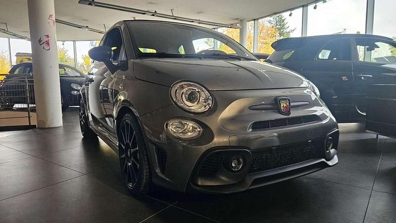Grau Gebraucht 2024 Abarth 695C Cabrio | 39.990 € (Etwas zu teuer) - Bild 1/4