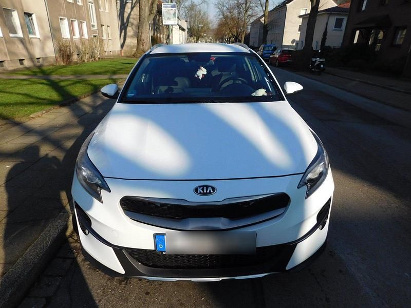 Weiß Gebraucht 2021 Kia XCeed SUV | 17.450 € (Guter Preis) - Bild 1/4
