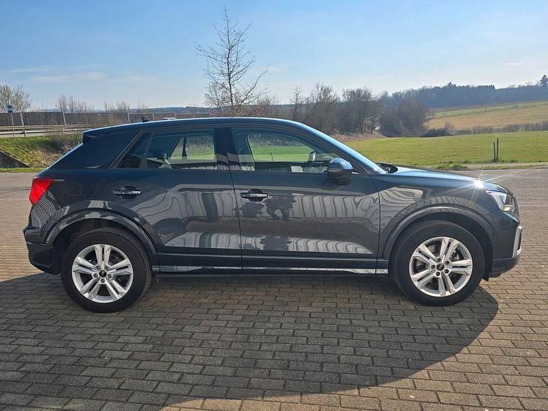 Gebraucht Audi Q2 Advanced 150 PS (110 kW) 2022 Grau SUV