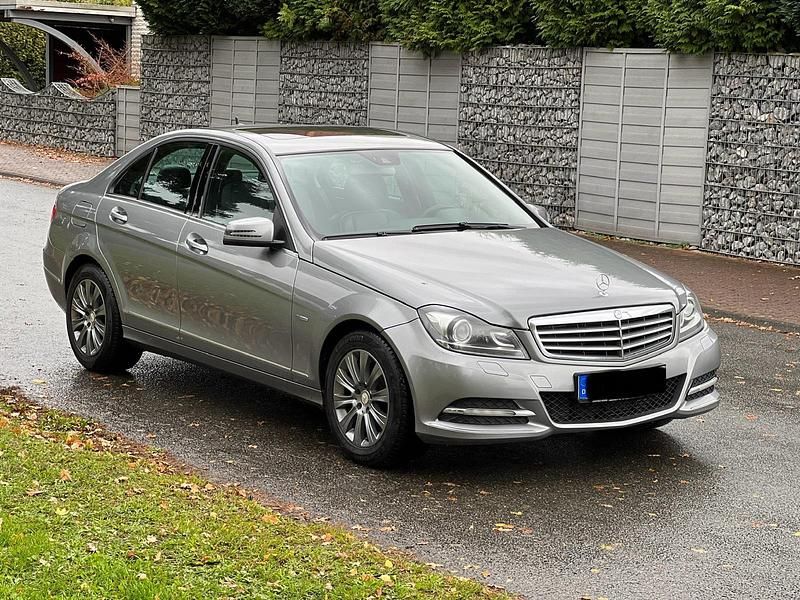 Silber Gebraucht 2013 Mercedes C250 Elegance Limousine | 9.299 € (Superpreis) - Bild 1/4