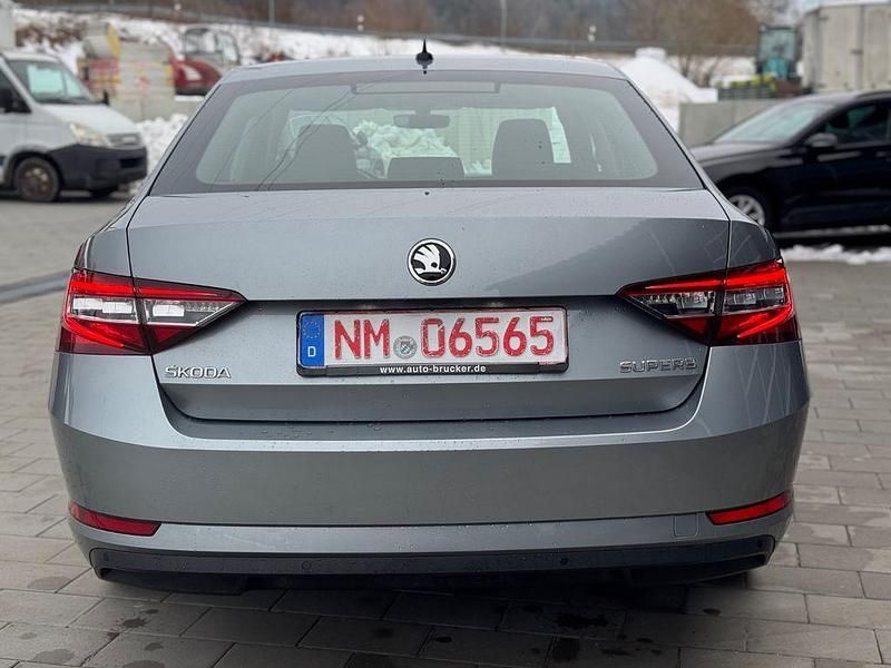 Gebraucht Skoda Superb Style 179 PS (131 kW) 2016 Grau Limousine