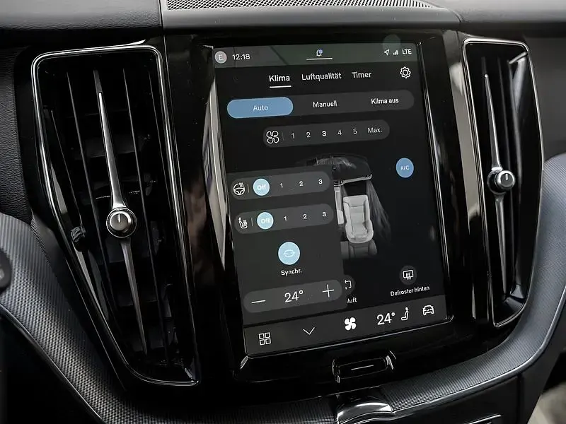 Używany Volvo XC60 197 KM (144 kW) 2024 Szary SUV