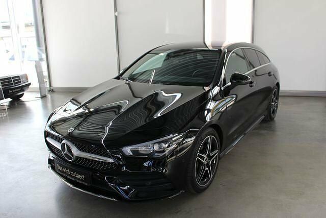 Schwarz , nachtschwarz Gebraucht 2020 Mercedes CLA180 Shooting Brake AMG Kombi | 28.890 € (Teuer) - Bild 1/2