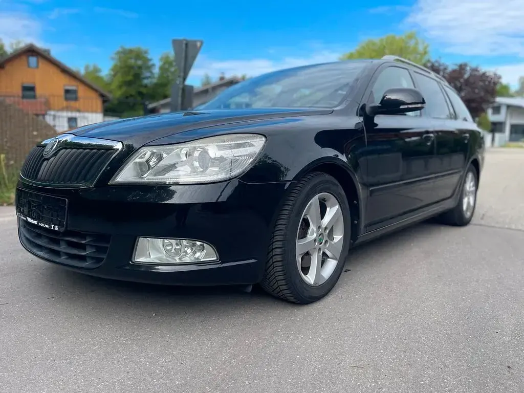 Gebraucht Skoda Octavia Elegance 160 PS (117 kW) 2010 Schwarz Kombi