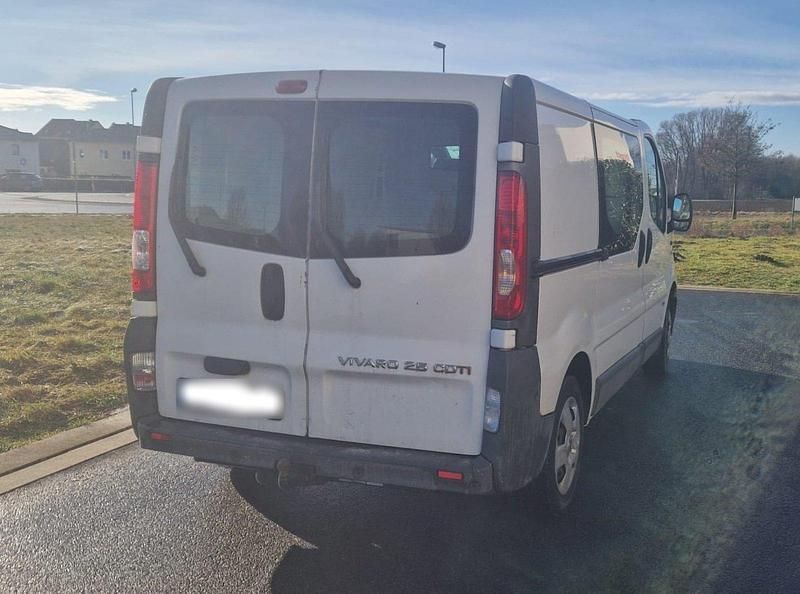 Gebraucht Opel Vivaro 146 PS (107 kW) 2011 Weiß Van / Kleinbus