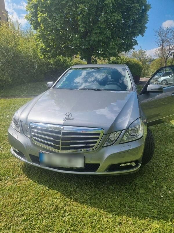 Silber Gebraucht 2008 Mercedes E350 Elegance Limousine | 14.950 € (Etwas zu teuer) - Bild 1/4