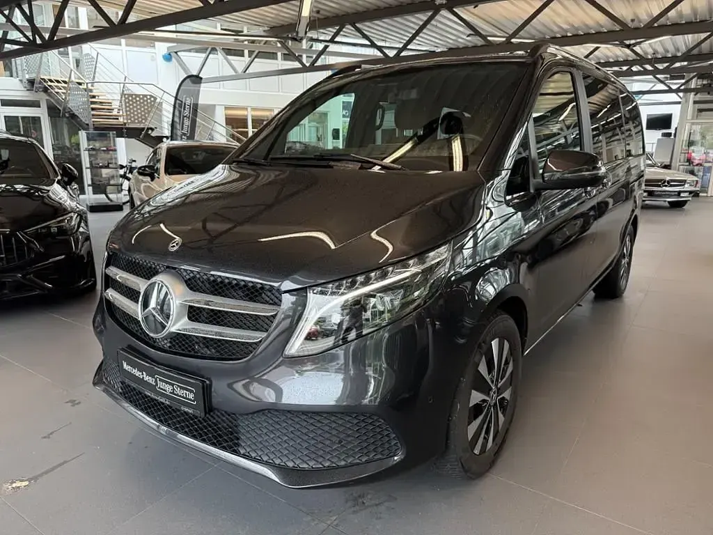 Gebraucht Mercedes V300 237 PS (174 kW) 2023 Graphitgrau metallic Van / Kleinbus