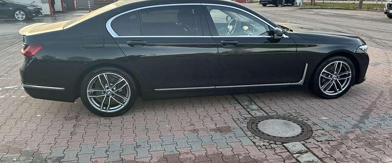 Gebraucht BMW 730L 265 PS (194 kW) 2019 Schwarz Limousine