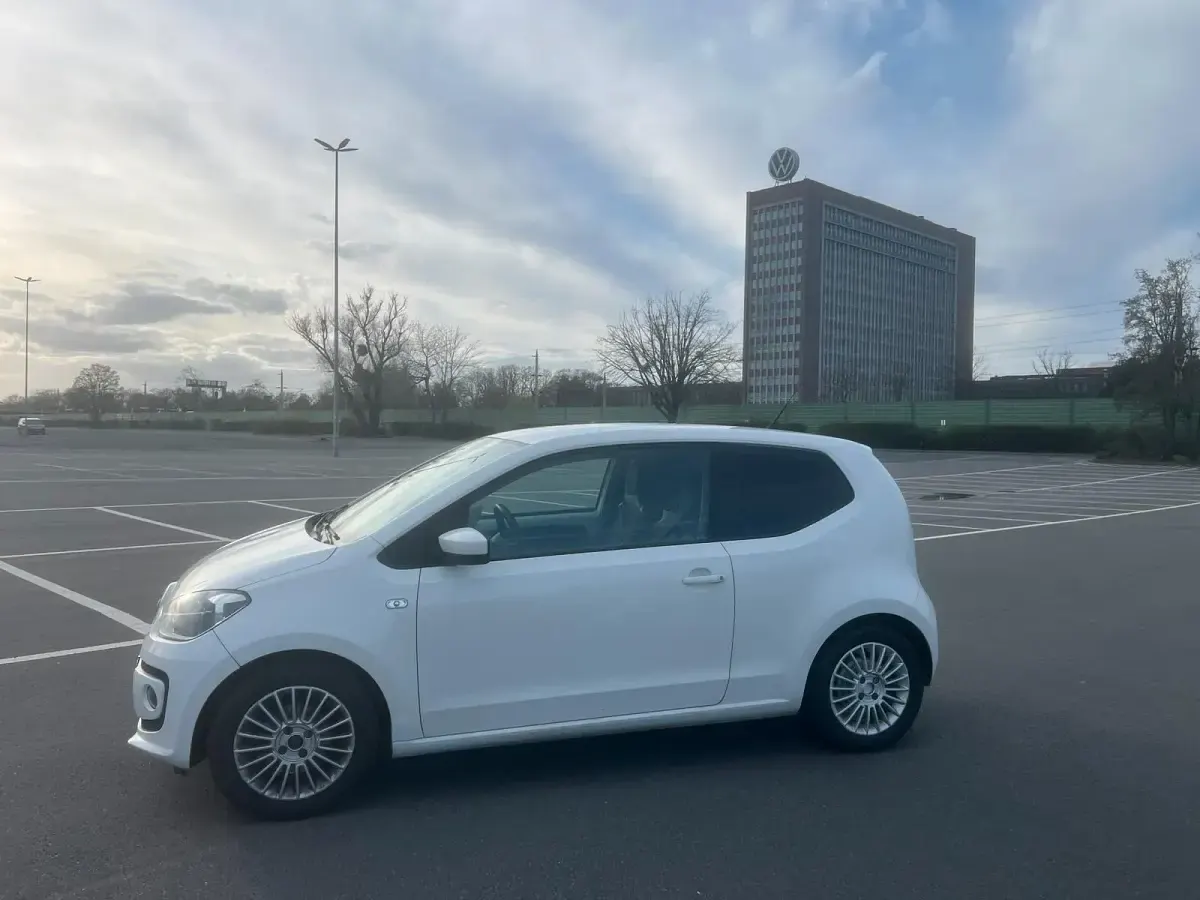 Second-hand VW up! 75 CP (55 kW) 2015 Alb Hatchback